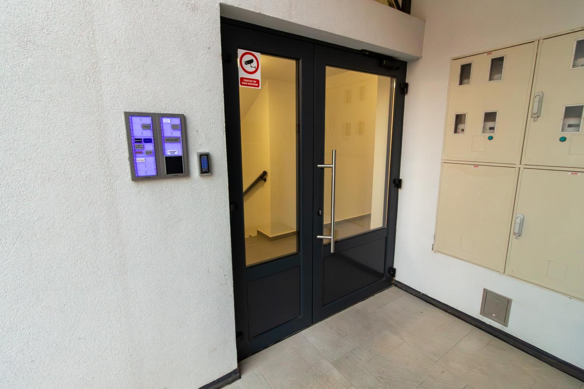 Gajeva Rooms - Stockholm Apartment Self Check-In Virovitica Bagian luar foto
